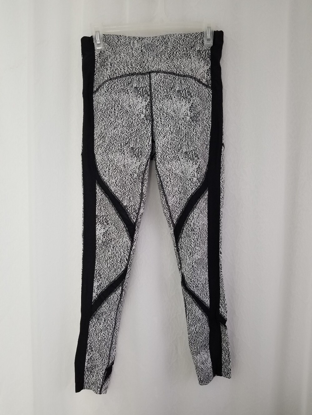 Avia Black & White Patterned Leggings M(8-10)